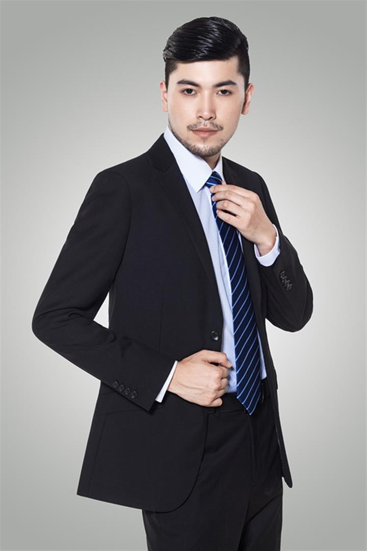 邓华英 视觉与舞美负责人